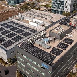 Photovoltaic system on the roof of the campus building of Dürr China