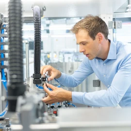 Teamtechnik produces systems used for the fully automatic assembly and testing of medical products such as infusion sets or injection pens. With the medical technology sector, the Dürr Group is tapping into a new, fast-growing business field.