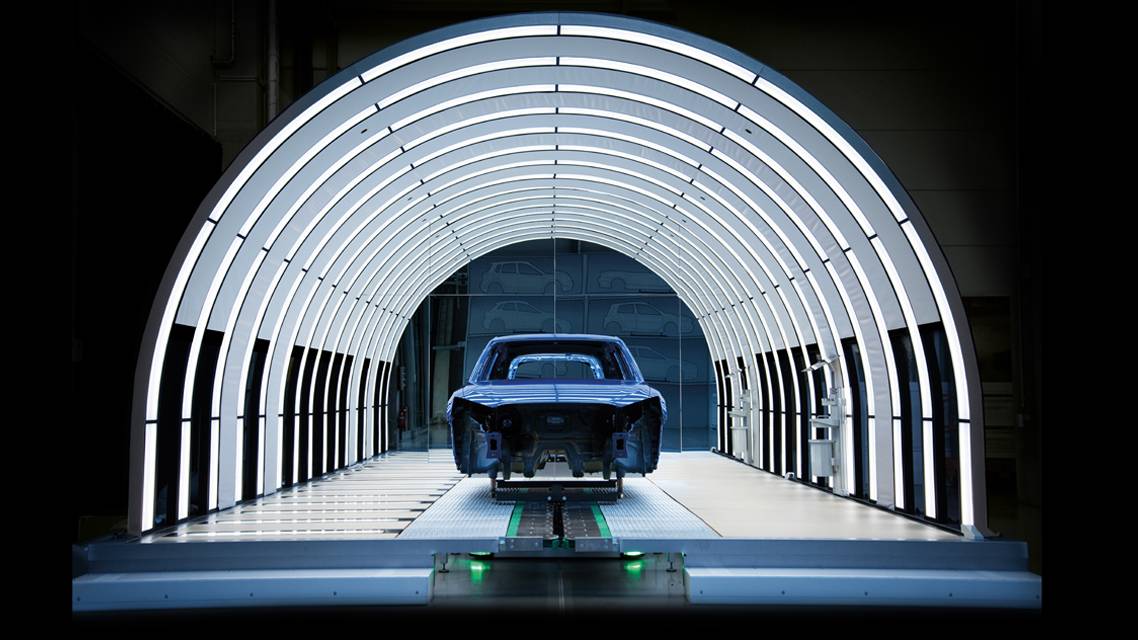 Dürrs EcoReflect ist ein innovativer Lichttunnel zur Kontrolle der Oberflächenqualität