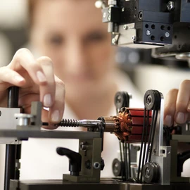 Employee improving the quality of a rotor