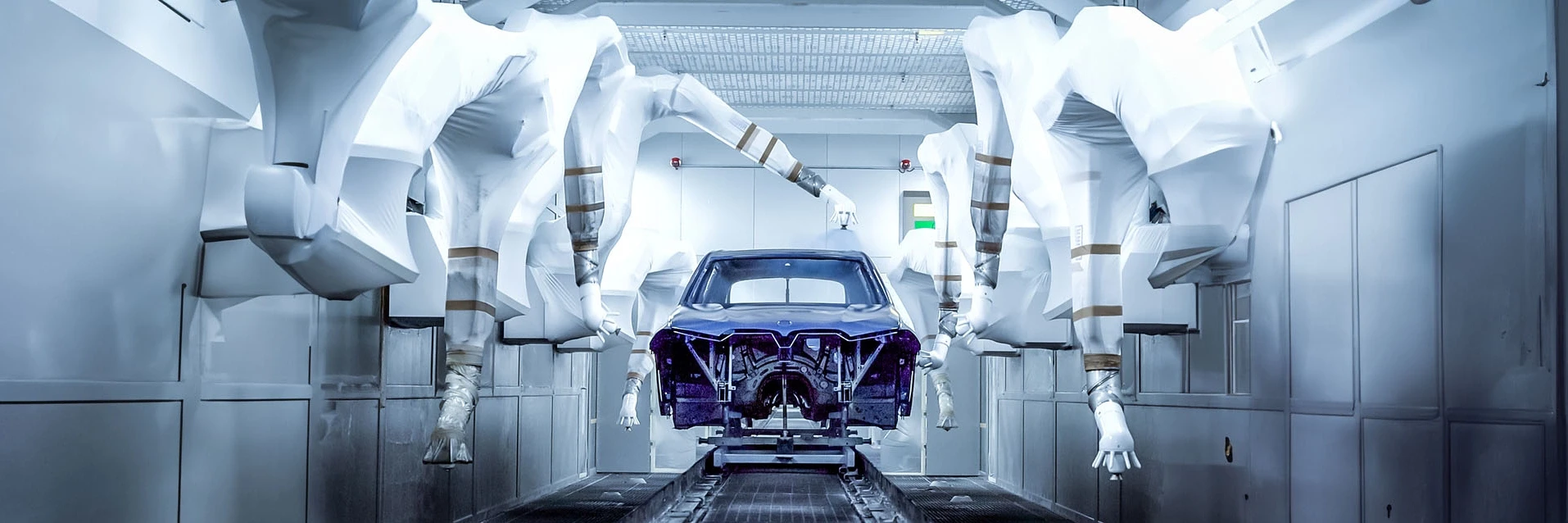 Lackierroboter lackieren ein Auto