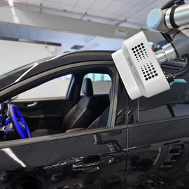 x-3Dbalancer Die optische Lenkradwaage für eine präzise und zuverlässige Vermessung der Lenkradstellung für automatisierte Prüfstände oder automatisiert einfahrende Fahrzeuge. Mithilfe einer 3D-Kamera und einer speziell für diesen Anwendungsfall entwickelten Software erfolgt die Messung des Lenkradwinkels während der Fahrwerkvermessung und -einstellung.