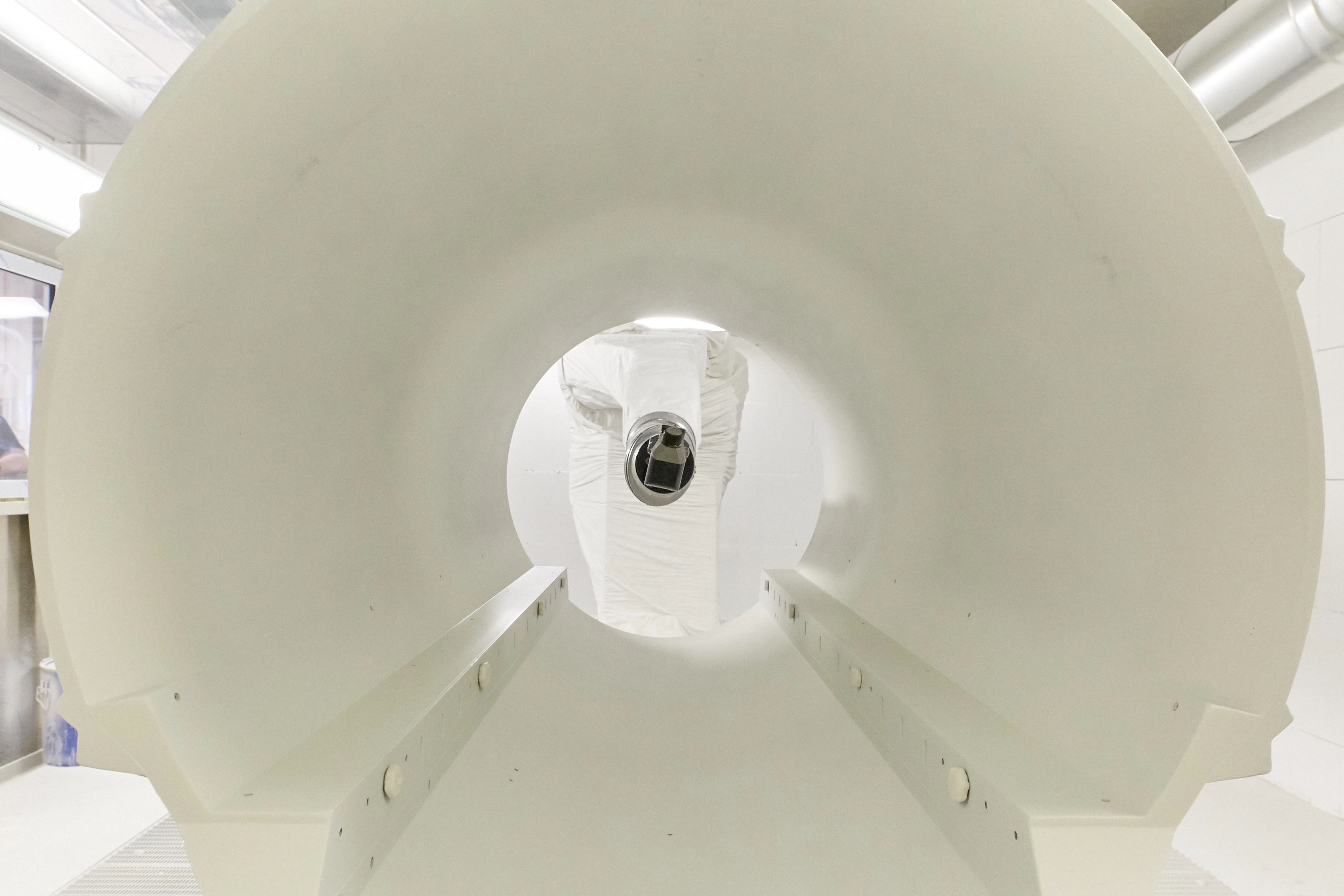 EcoRP L 033 paints MRI tube