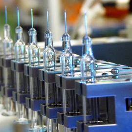High-speed assembly of glass syringes