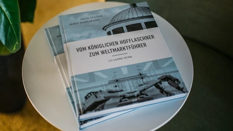 Dürr Chronik auf einem Couchtisch