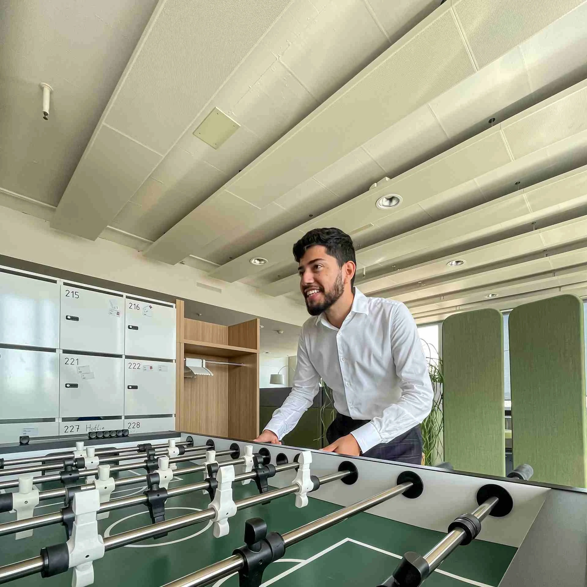 Ysaac Pérez playing table soccer