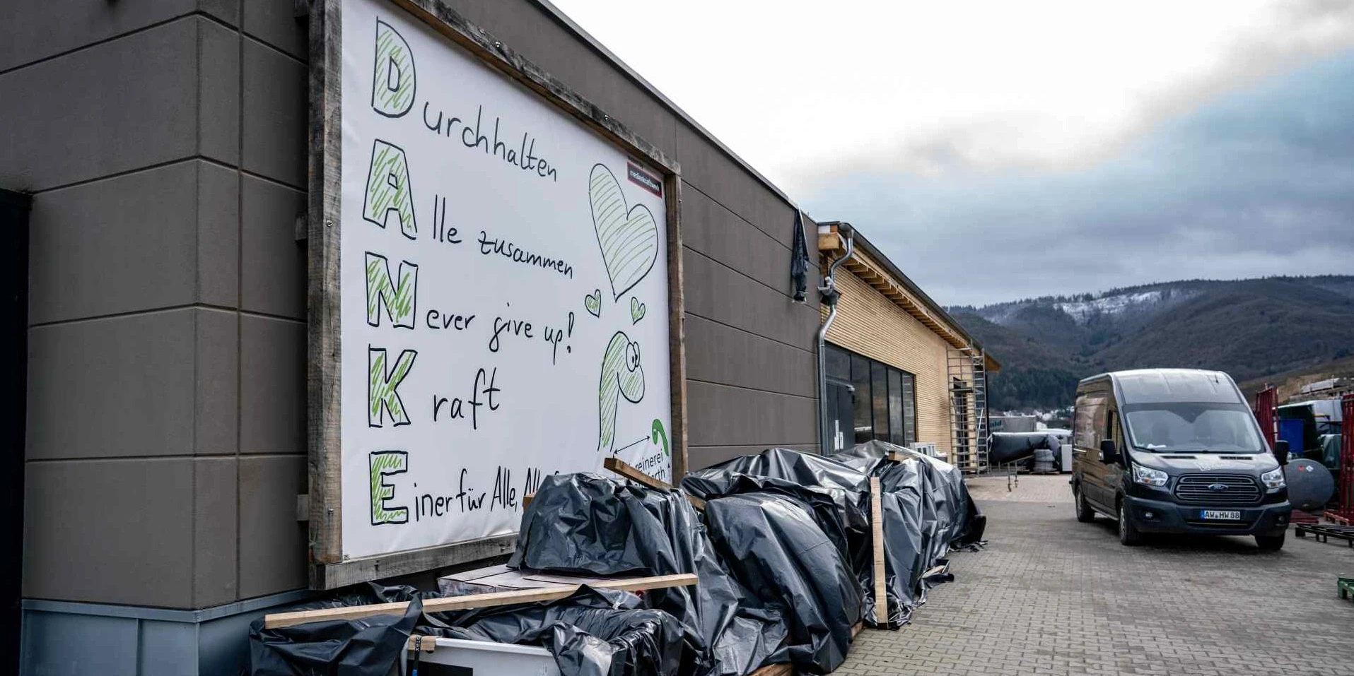 "DANKE" banner on Roennefarth carpentry