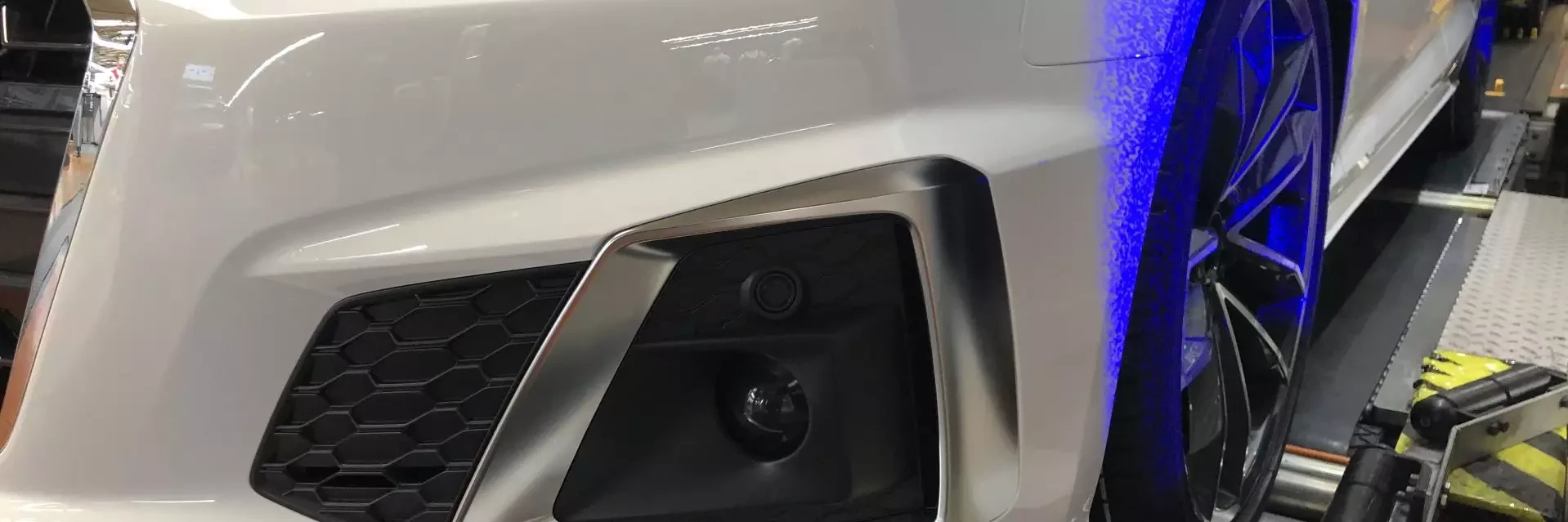x-3Dsurface sensor and a car