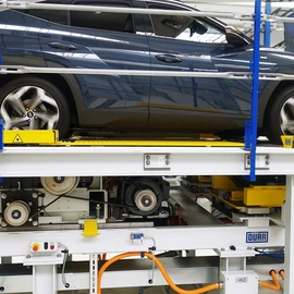 Der Prüfstand zur Fahrwerkgeometriemessung mit dem neuen Sensor x-3Dsurface für Nutzfahrzeuge