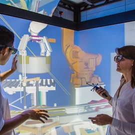 Schenck RoTec’s 3D CAVE technology enables users to take a close look at machines and systems virtually. At Schenck, this technology is used, for example, to prepare commissioning or for customer training.