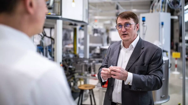 Köhler erklärt Besonderheiten der Fertigung