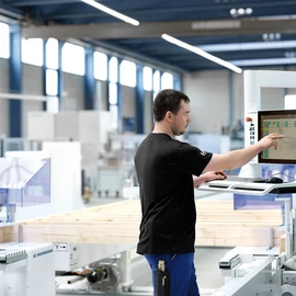 HOMAG’s subsidiary WEINMANN offers solutions for the construction of climate-friendly timber houses – from machines and systems through to the relevant software products.