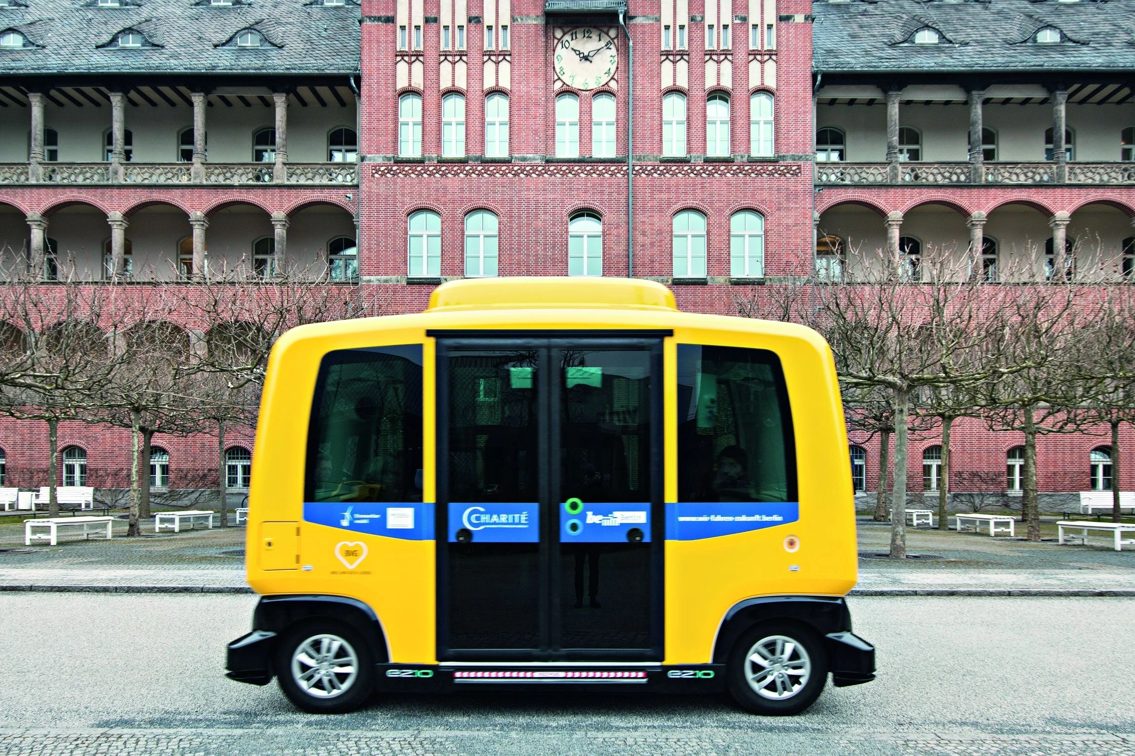 autonomous bus