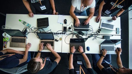 adamos Hackathon Teilnehmende